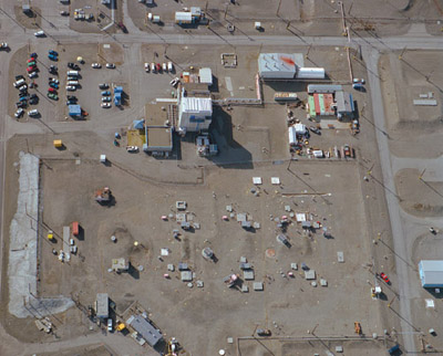 242-A Evaporator
The 242-A Evaporator concentrates dilute liquid tank waste by evaporation. In 2001, the Evaporator treated 3.2 million liters (840,000 gallons) of tank waste.

The 242-A Evaporator processes double-shell tank waste into a concentrate and a process condensate stream. In 2001, the evaporator treated 3.2 million liters (840,000 gallons) of tank waste and produced 3.1 million liters (820,000 gallons) of process condensate that were sent to the Liquid Effluent Retention Facility.
Keywords: Hanford Reservation, Richland, Washington