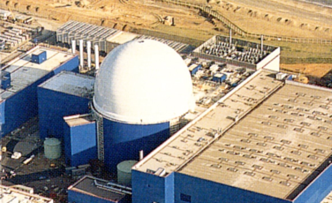 Sizewell B
Sizewell B nuclear power station in Suffolk, Britain's only Pressurised Water Reactor
Keywords: Sizewell B Suffolk UK