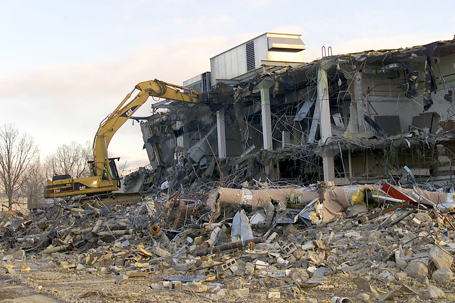 Decontamination & Demolition
Dismantle 255 former production plants, support structures and associated components.
Keywords: Fernald Closure Project Fernald Green Salt Plant, Feed Materials Production Center, Fernald, Ohio (FEMP)