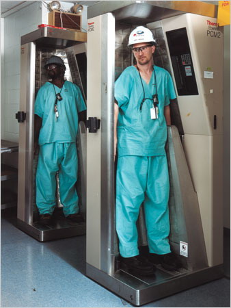 Grand Gulf PCM2
Routine Vigilance: Workers at the Grand Gulf plant testing themselves for radiation as they leave the reactors containment area.
Keywords: GrandGulf PCM2