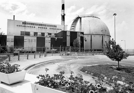 Big Rock Point
The Big Rock Point nuclear plant near Charlevoix, Mich., shown in this undated photo, is the nation's oldest and longest running commercial nuclear plant. The plant was scheduled to shut down May 31, 2000. However, plant owner Consumers Energy has decided to shut the plant down Aug. 30, 1997, for economic reasons.
Keywords: Big Rock Point nuclear plant near Charlevoix, Mich