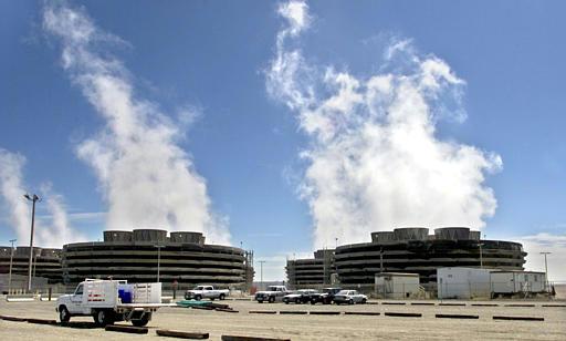 Columbia Generating Station
Steam rises from Energy Northwest's Columbia Generating Station, Washington state's only nuclear power plant, near Richland, Wash., on Tuesday, April 8, 2003. This week the American Academy of Pediatrics recommended that homes, schools, and child-care centers within 10 miles of a nuclear power plant keep supplies of Potassium iodide pills on hand in the event of accidental radiation release.
Keywords: Columbia Generating Station WNP WPPS