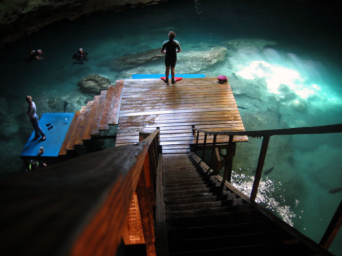 Dive @ the Devil's Den near Crystal River
