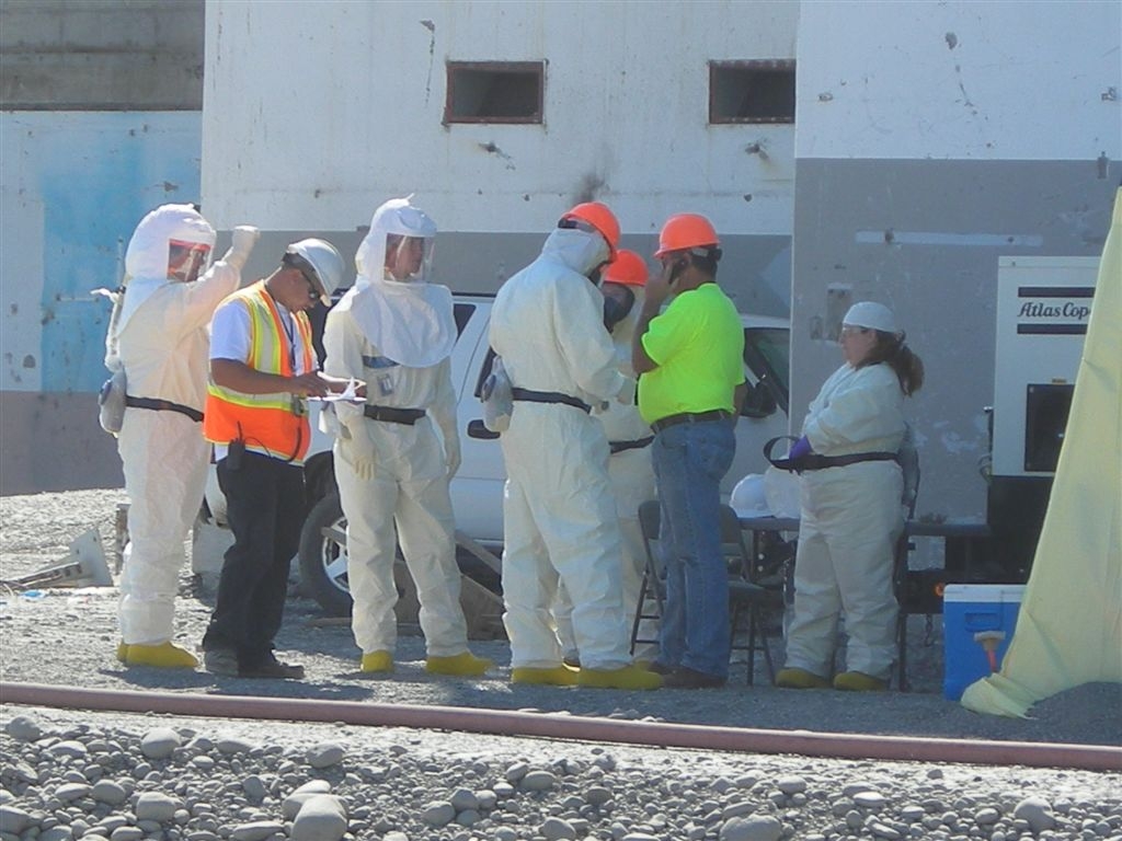 Workers making Zone I entry
The HRA door guard is collecting his information from the workers prior to the C-elevator entry.
