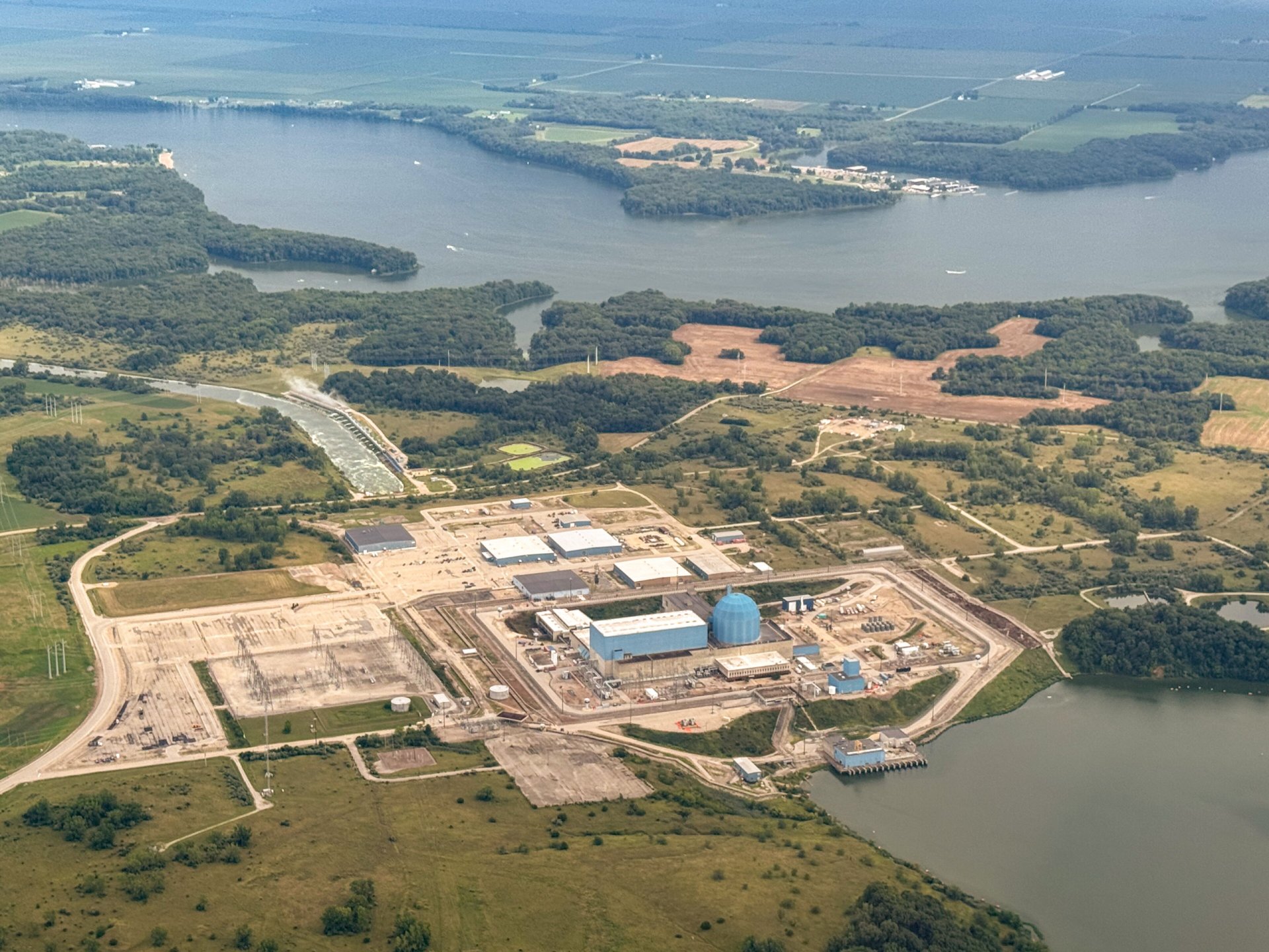 Click to view full size image
==============
Clinton Illinois nuclear power station - aerial 2
Keywords: Clinton Clinton Illinois nuclear power station - aerial 2
Keywords: Clinton