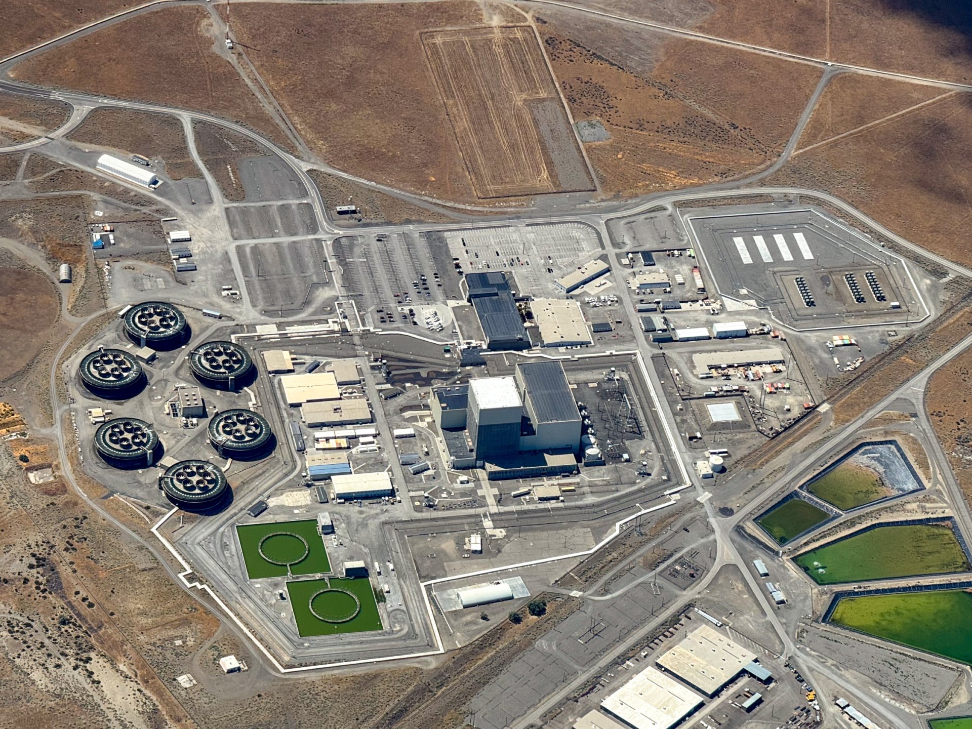 Click to view full size image
==============
Columbia Generating Station overhead 1
Keywords: Hanford Columbia Generating Station overhead 1
Keywords: Hanford