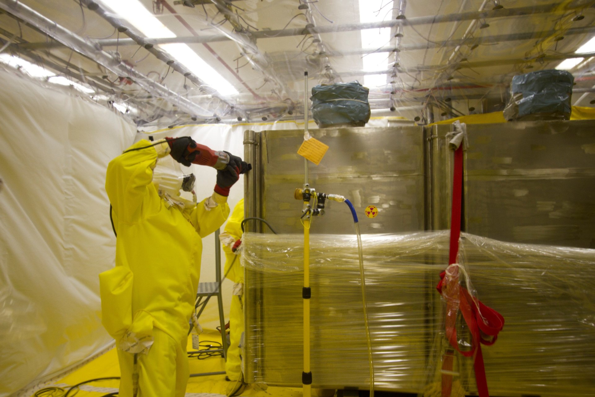 Click to view full size image
==============
Hanford Site Recovery Act Workers Maintain Momentum to Prepare Plant for Demolition (7450126710)
Keywords: Hanford Hanford Site Recovery Act Workers Maintain Momentum to Prepare Plant for Demolition (7450126710)
Keywords: Hanford