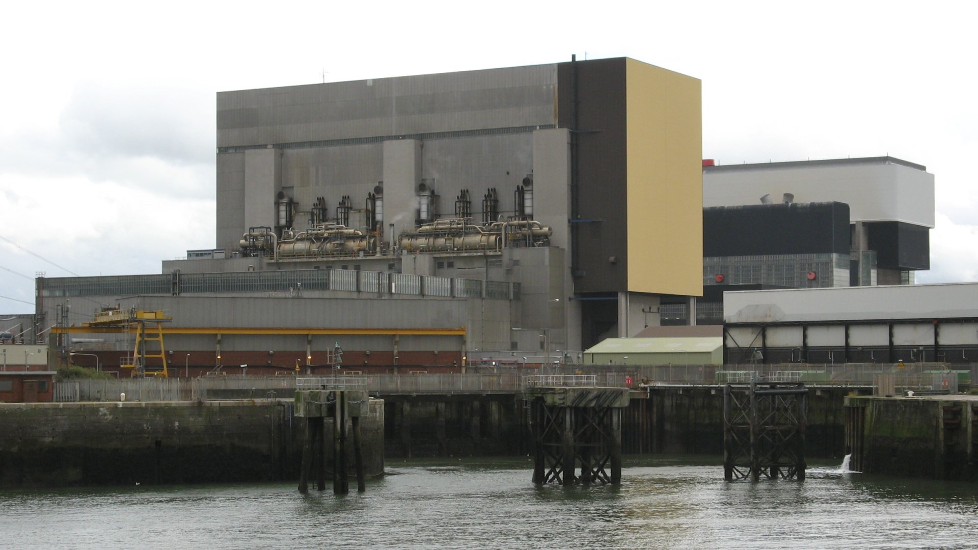 Click to view full size image
==============
Heysham Power Station, from dockside
Keywords: Heysham Heysham Power Station, from dockside
Keywords: Heysham