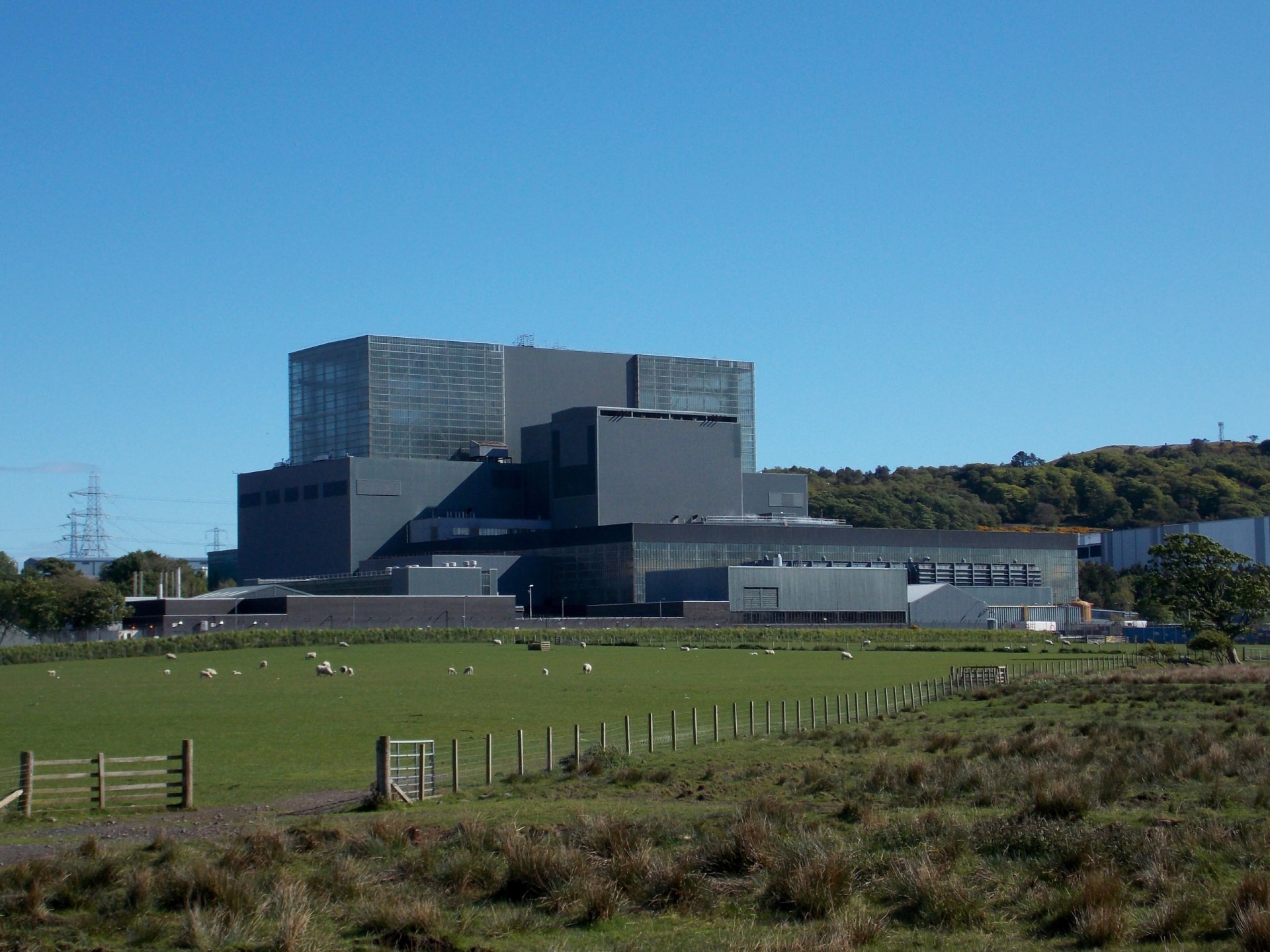 Click to view full size image
==============
Hunterston B nuclear power station (with sheep)
Keywords: Hunterston Hunterston B nuclear power station (with sheep)
Keywords: Hunterston
