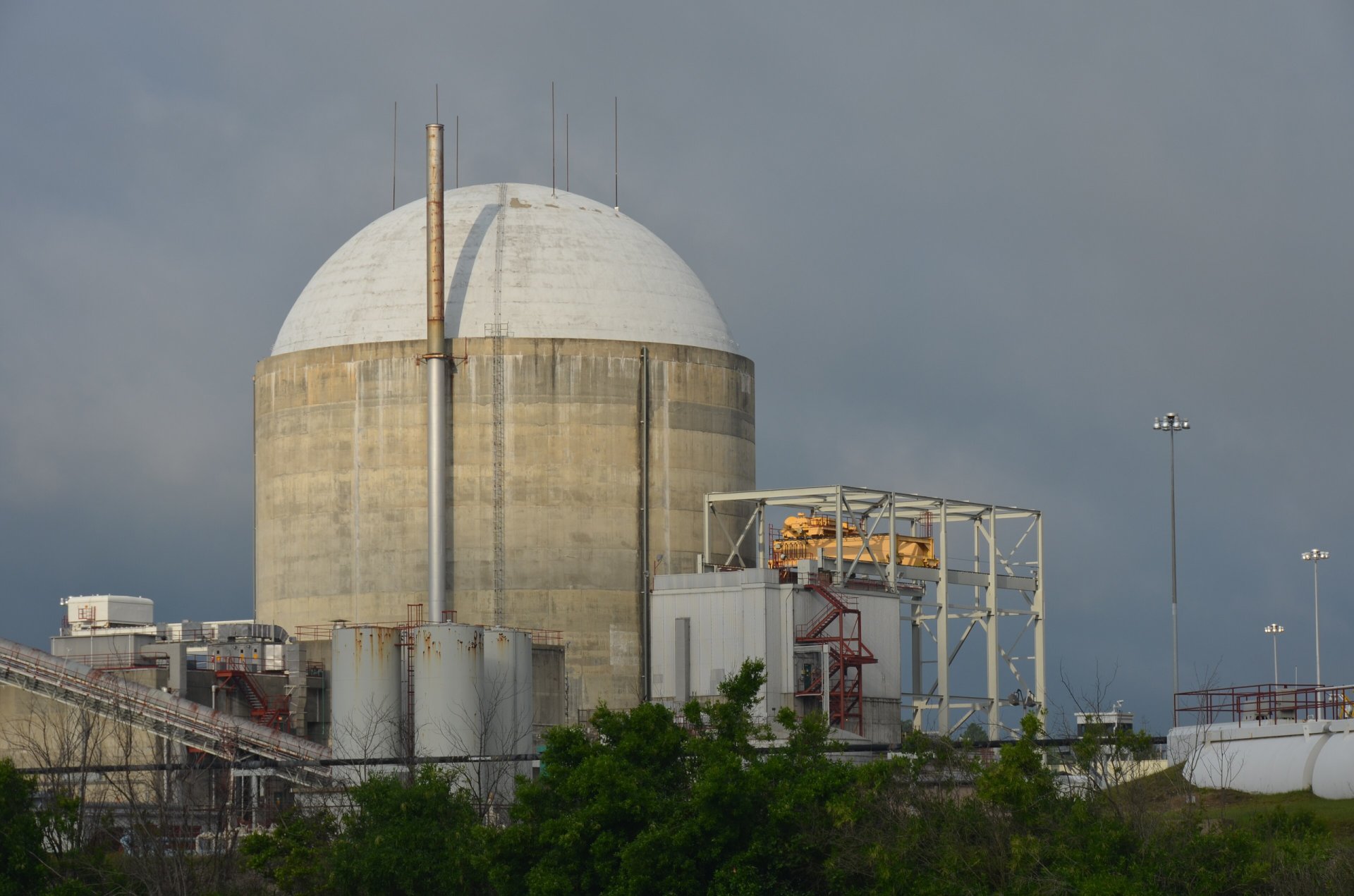 Robinson Nuclear Station seen from Lake Robinson
Keywords: Robinson