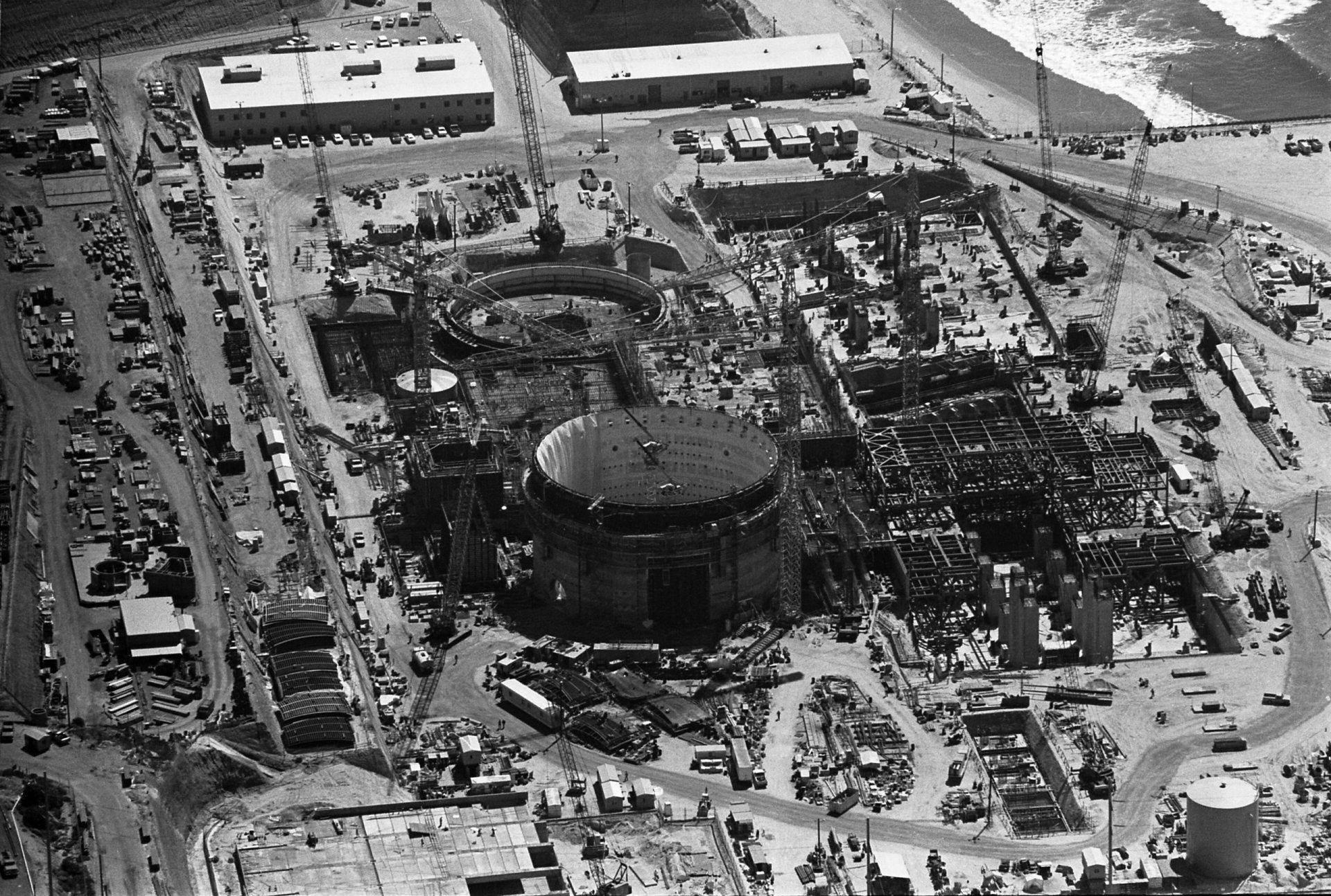 San Onofre Nuclear Power Plant under construction
Keywords: San Onofre
