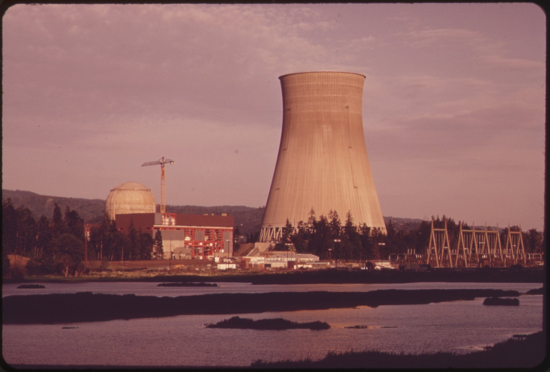 THE TROJAN NUCLEAR PLANT ON THE BANKS OF THE COLUMBIA RIVER PORTLAND GENERAL ELECTRIC, THE BUILDER OF THE PLANT, HAS... - NARA - 548039
Keywords: Trojan