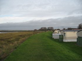 bradwell_bradwell_powerstation_from_waterside_road_panoramio.jpg