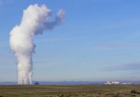 columbia_generating_station_plume_from_nuclear_power_plant_on_hanford_reservatio.jpg