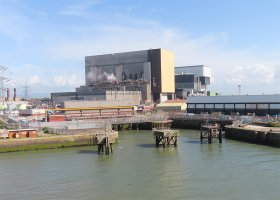 heysham_nuclear_power_stations_geograph_org_uk_7493315.jpg