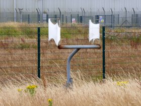 hunterston_airborne_particle_collector_at_hunterston_a_power_station_geograph_or.jpg
