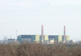 Paks plant seen across bare trees
