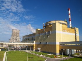 Rovno reactor building with cooling tower
