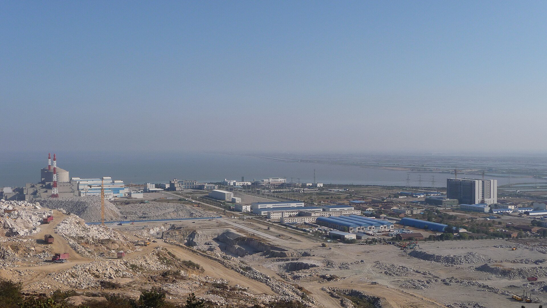 Tianwan construction ground with buildings in haze
Keywords: Tianwan